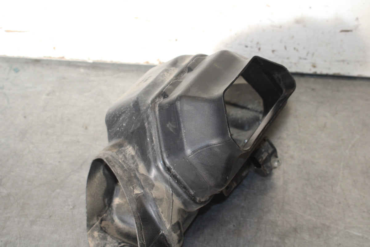 09-14 YAMAHA YZF R1 RAM AIR INTAKE TUBE DUCT BB696
