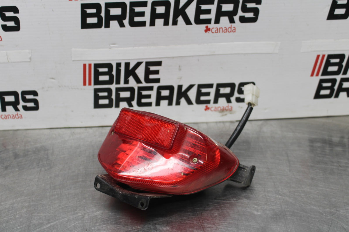 01-02 SUZUKI GSXR1000 REAR TAIL TAILLIGHT BACK BRAKE LIGHT BB880