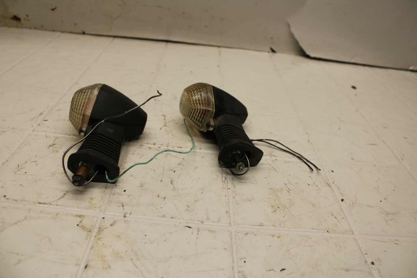 03-06 SUZUKI SV650 REAR LEFT RIGHT TURN SIGNALS LIGHT INDICATORS BB392b