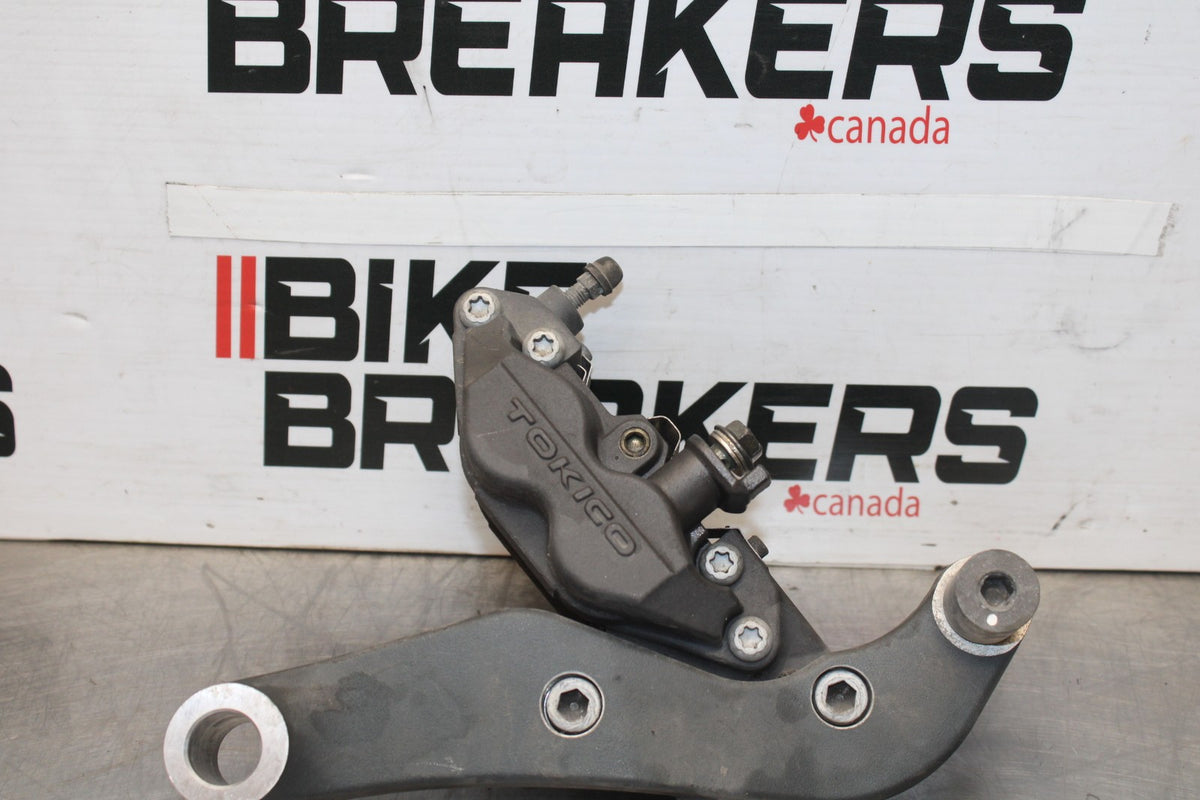 05-09 SUZUKI BOULEVARD C90 REAR BACK BRAKE CALIPER W MOUNT BRACKET BB918