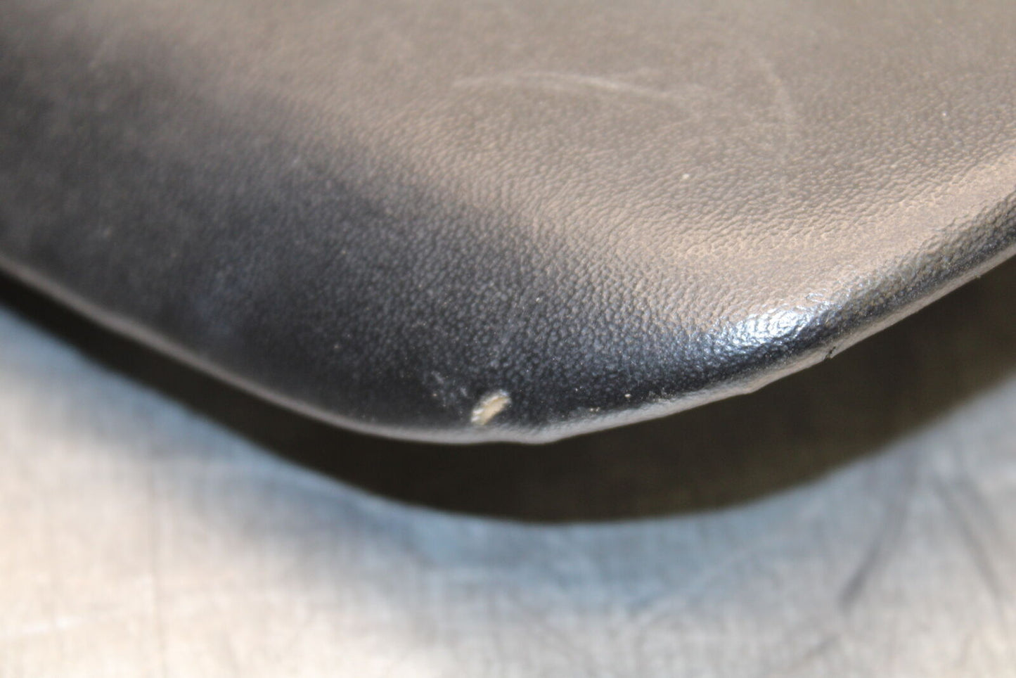 05-06 HONDA CBR600RR REAR BACK PASSENGER TANDEM SEAT PAD SADDLE PILLION BB727