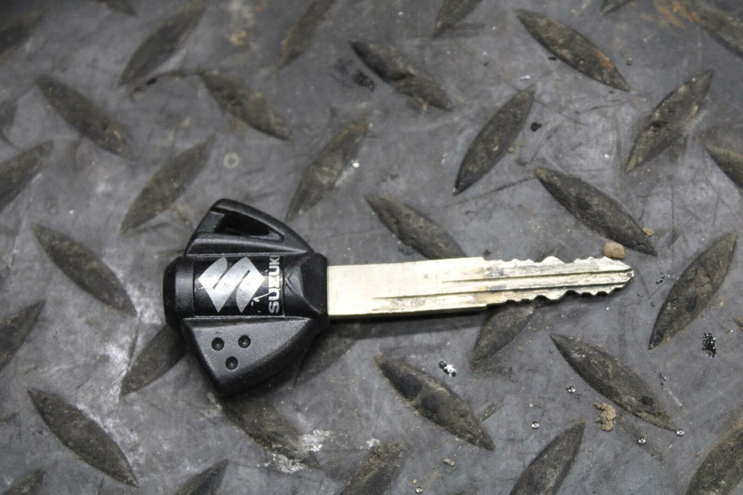 13 SUZUKI GSXR750 IGNITION LOCK KEY SET W/ GAS CAP  BB217