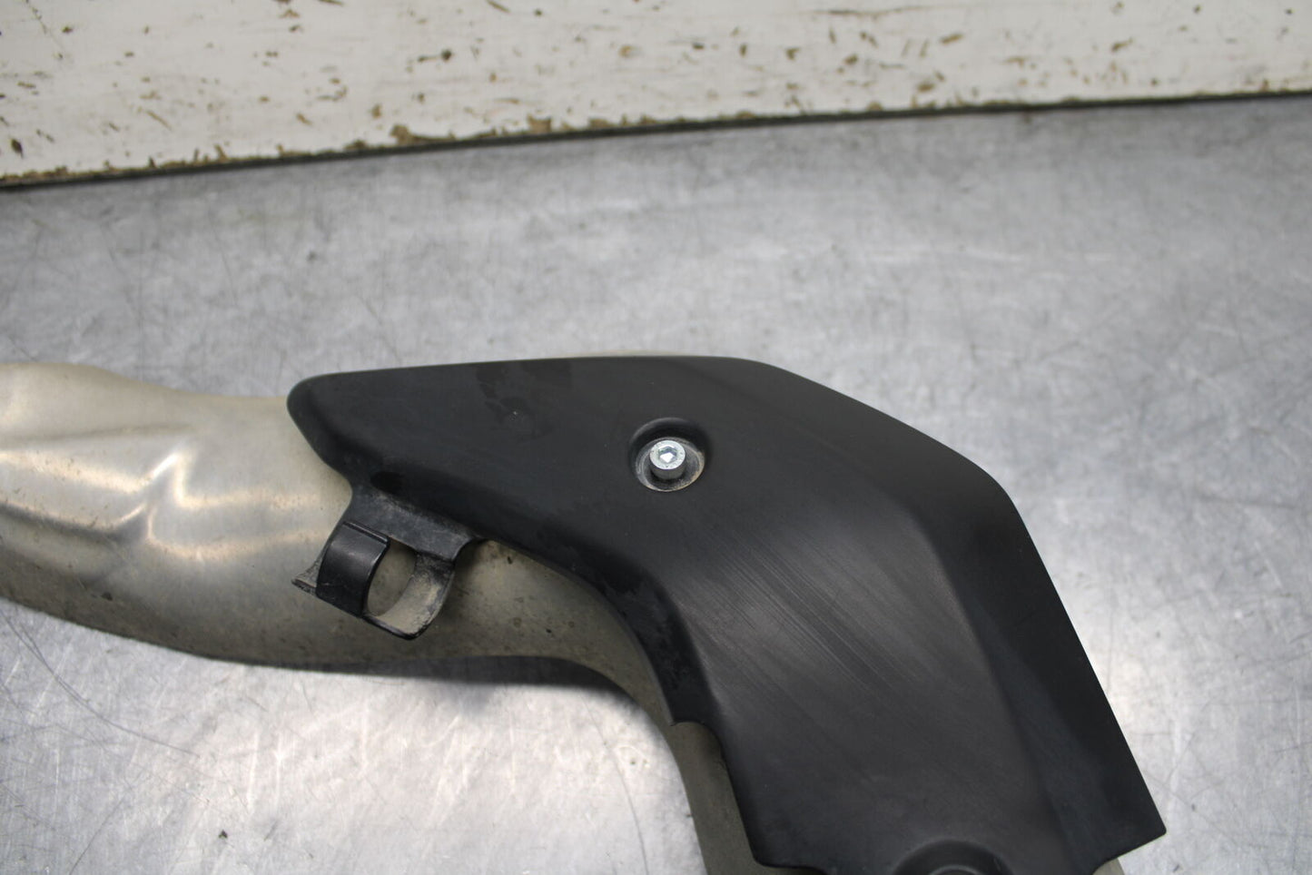 05-06 HONDA CBR600RR REAR BACK MUFFLER EXHAUST PIPE COVER HEAT SHIELD  BB739