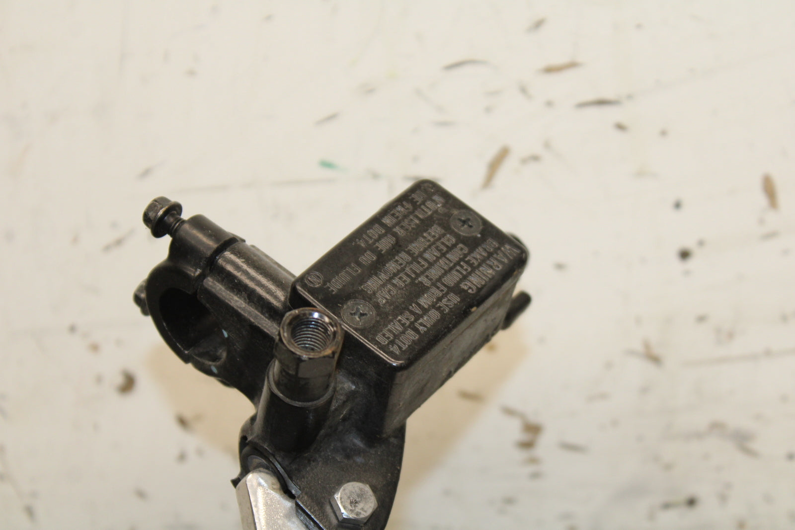 15-16 HONDA CB300F FRONT BRAKE MASTER CYLINDER w/ LEVER BB740