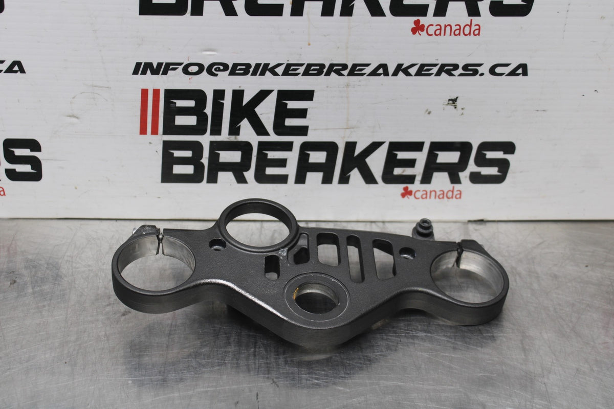 18 YAMAHA YZF R1  FORKS UPPER TRIPLE TREE CLAMP BB838
