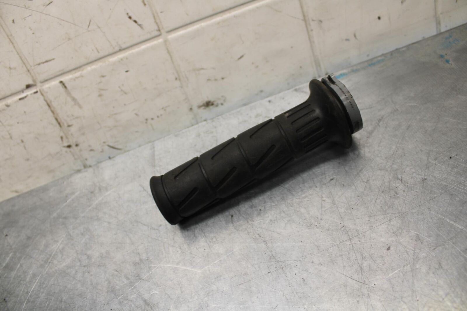 2003 Kawasaki Z1000 RIGHT THROTTLE GRIP 46019-0001 BB35