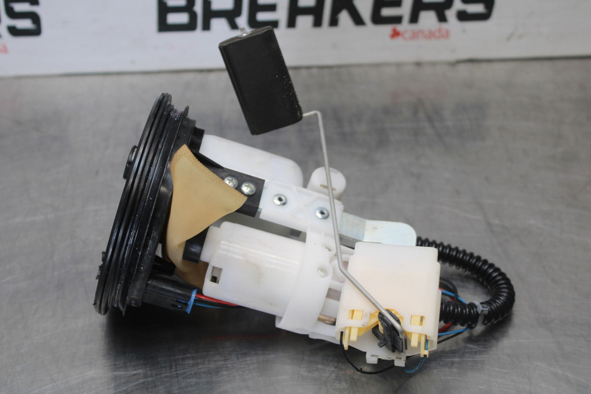20-23 BMW F900R FUEL PUMP GAS PETROL SENDER UNIT BB923