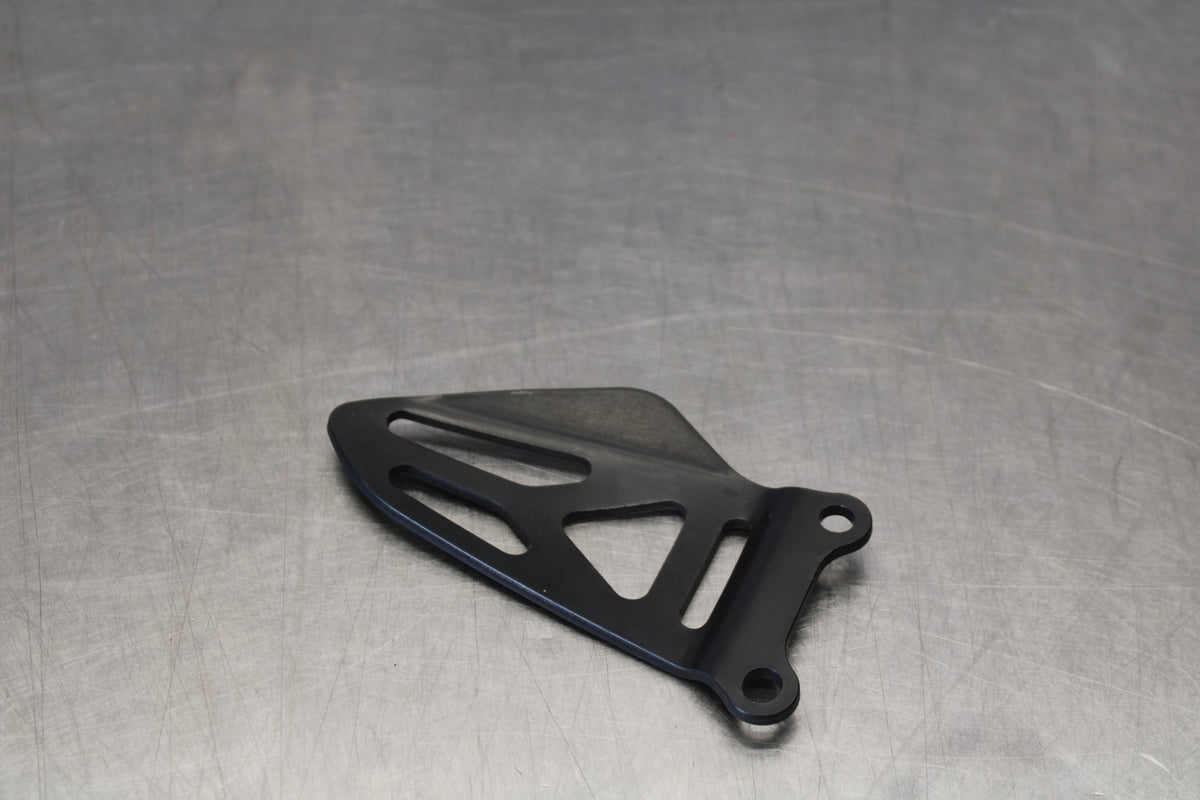 11-26 SUZUKI GSXR750 RIGHT REARSET REAR SET HEEL GUARD COVER  BB882