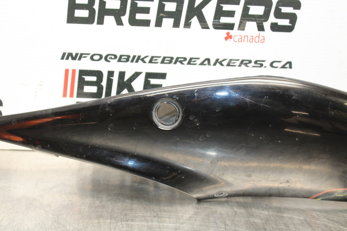 06-07 SUZUKI GSXR 600 LEFT REAR BACK TAIL FAIRING COWL SHROUD BB178