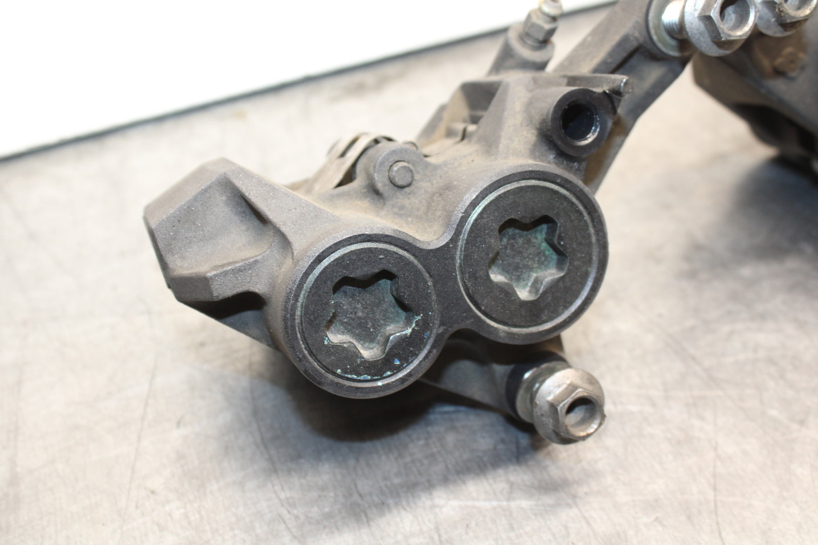 03-05 YAMAHA YZF R6  RIGHT LEFT FRONT BRAKE CALIPER SET PAIR CALIPERS BB751