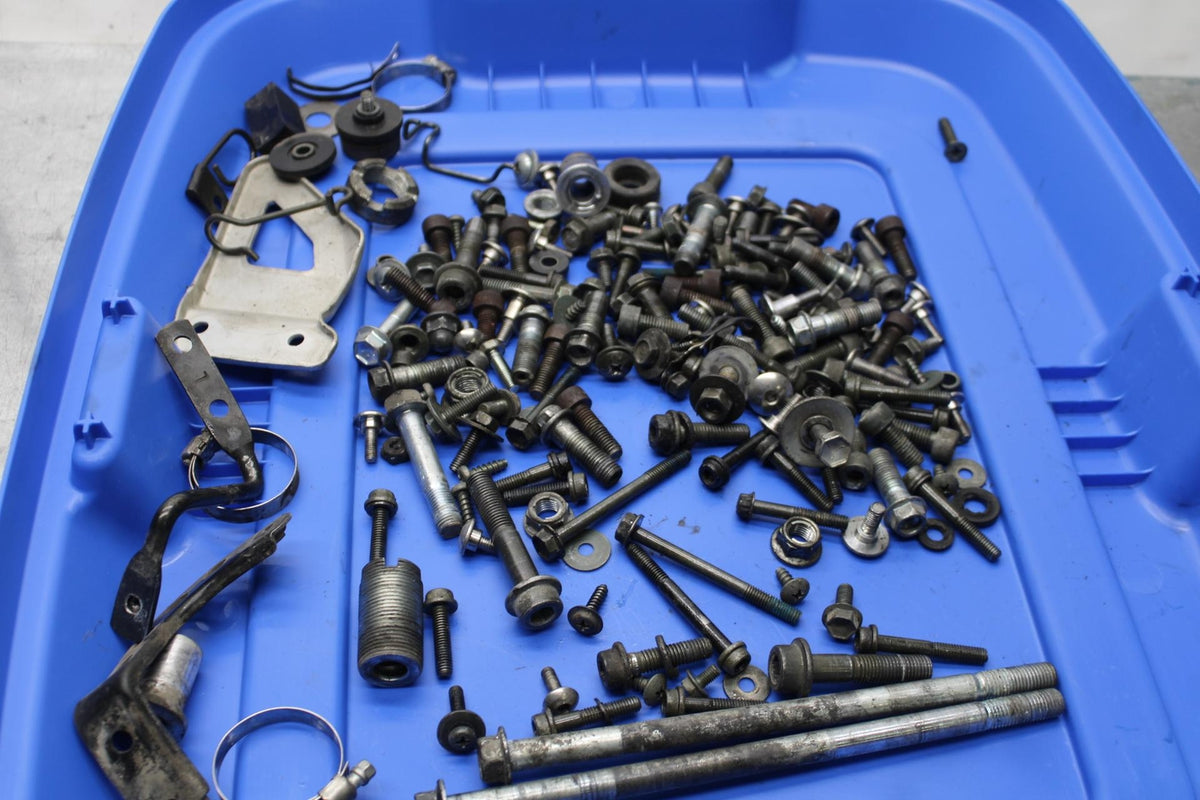 1999 Suzuki GSXR600 MISCELLANEOUS BOLTS AND HARDWARE.BB580