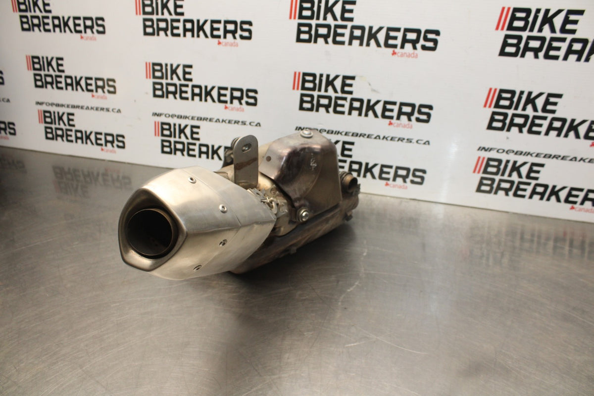 13-14 TRIUMPH DAYTONA 675 RIGHT EXHAUST PIPE MUFFLER SLIP ON CAN SILENCER BB00