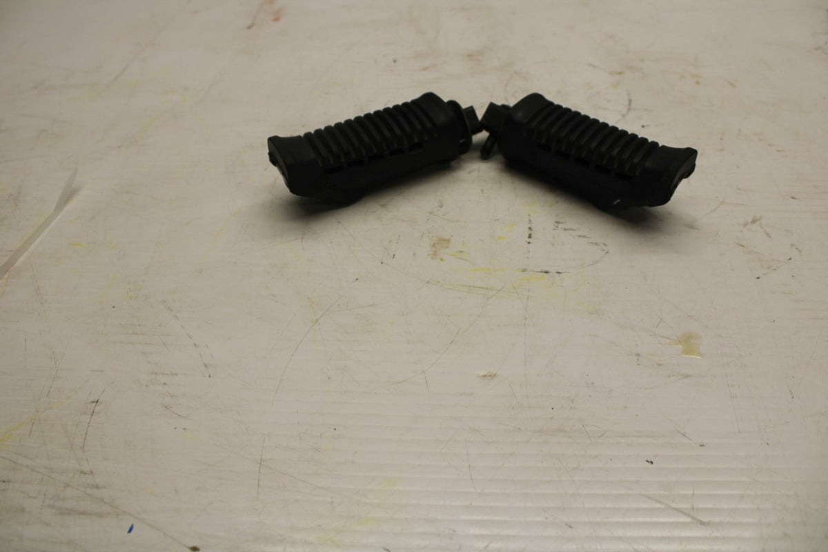 04-09 SUZUKI GS500F REAR BACK PASSENGER PEG SET PAIR  BB278