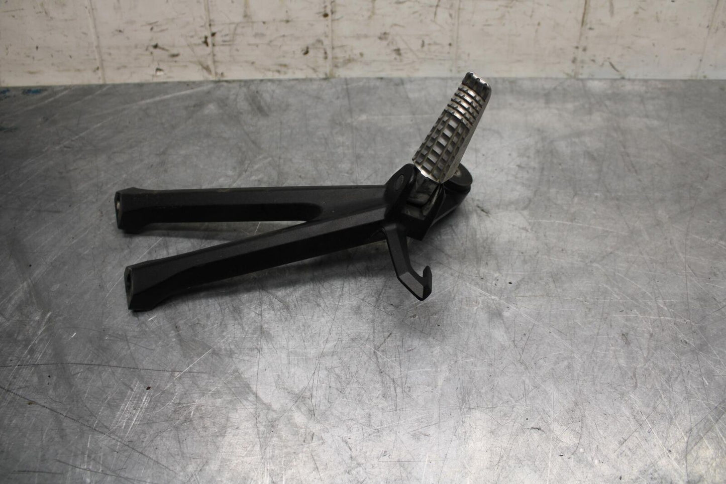 11-21 SUZUKI GSXR750 RIGHT REAR BACK PASSENGER PEG 43600-14J00 BB486