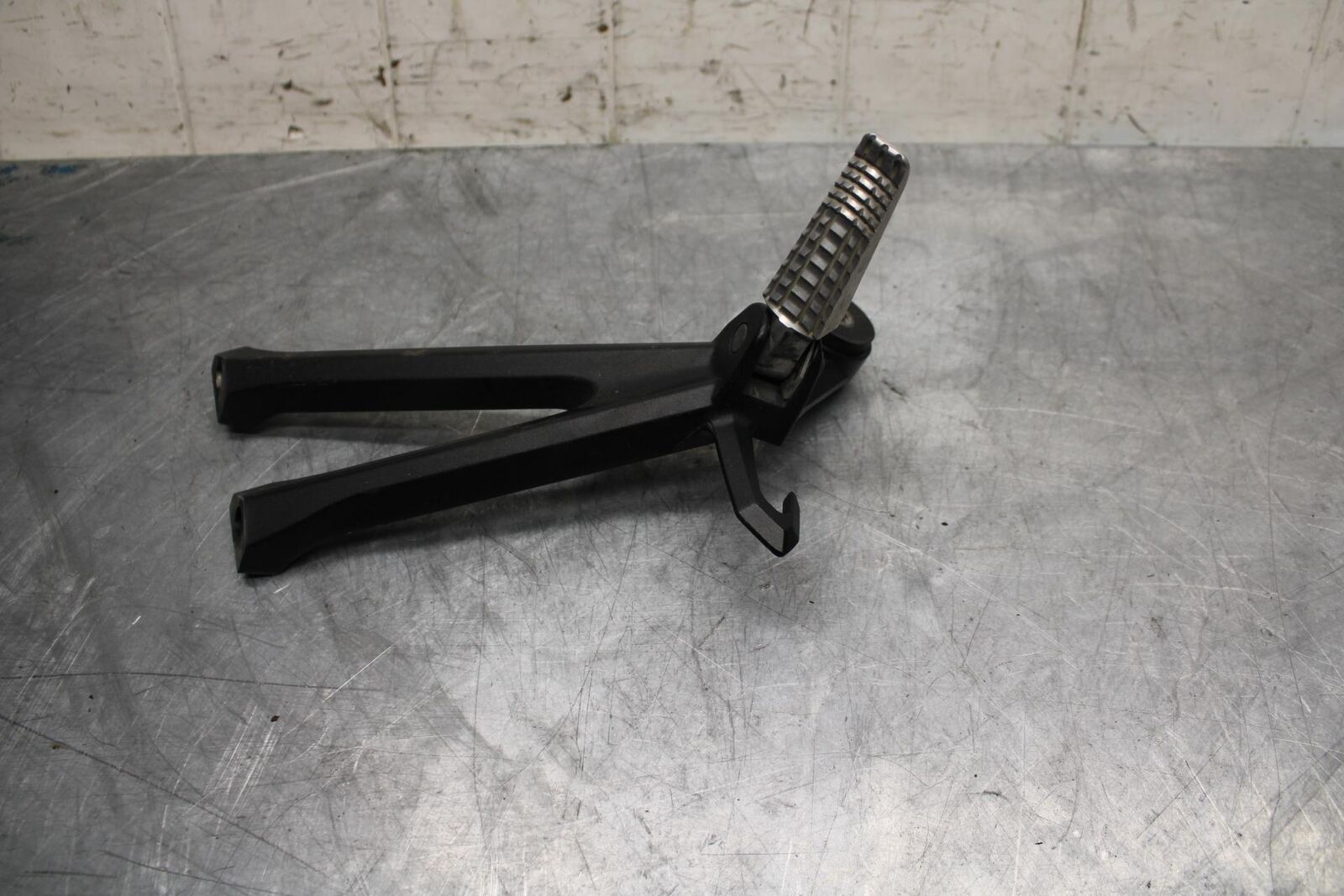 11-21 SUZUKI GSXR750 RIGHT REAR BACK PASSENGER PEG 43600-14J00 BB486