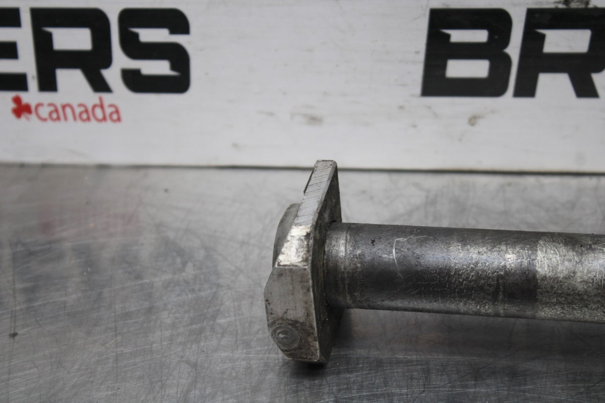 00 SUZUKI GSXR750 REAR AXLE BACK WHEEL RIM PIVOT BOLT AXEL BB820