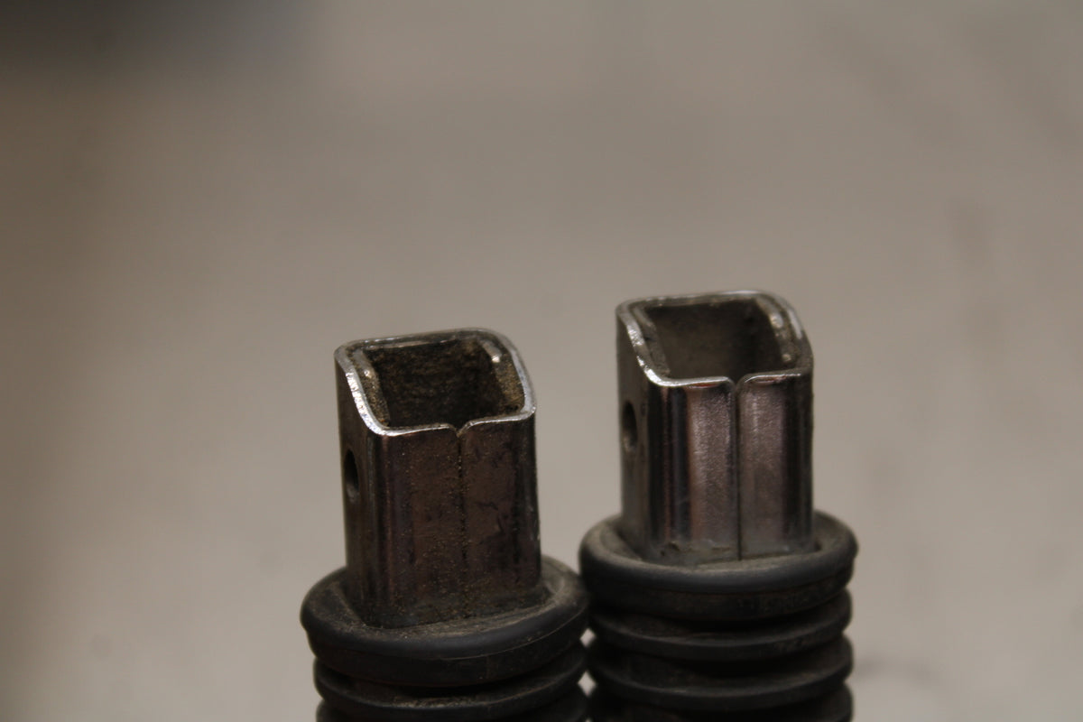 03-05 HONDA SHADOW CLASSIC 750 REAR PASSENGER FOOT STEP PEG SET PAIR BB139