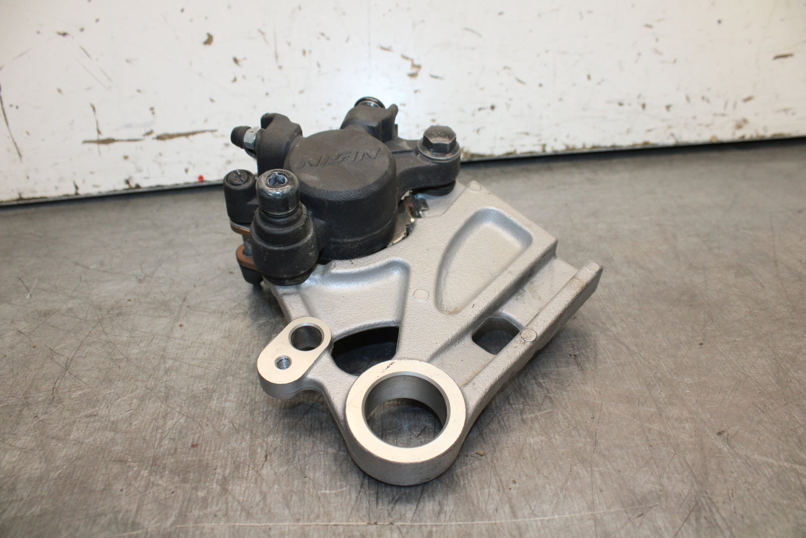 22-24 YAMAHA XSR900 REAR BACK BRAKE CALIPER W MOUNT BRACKET BB710