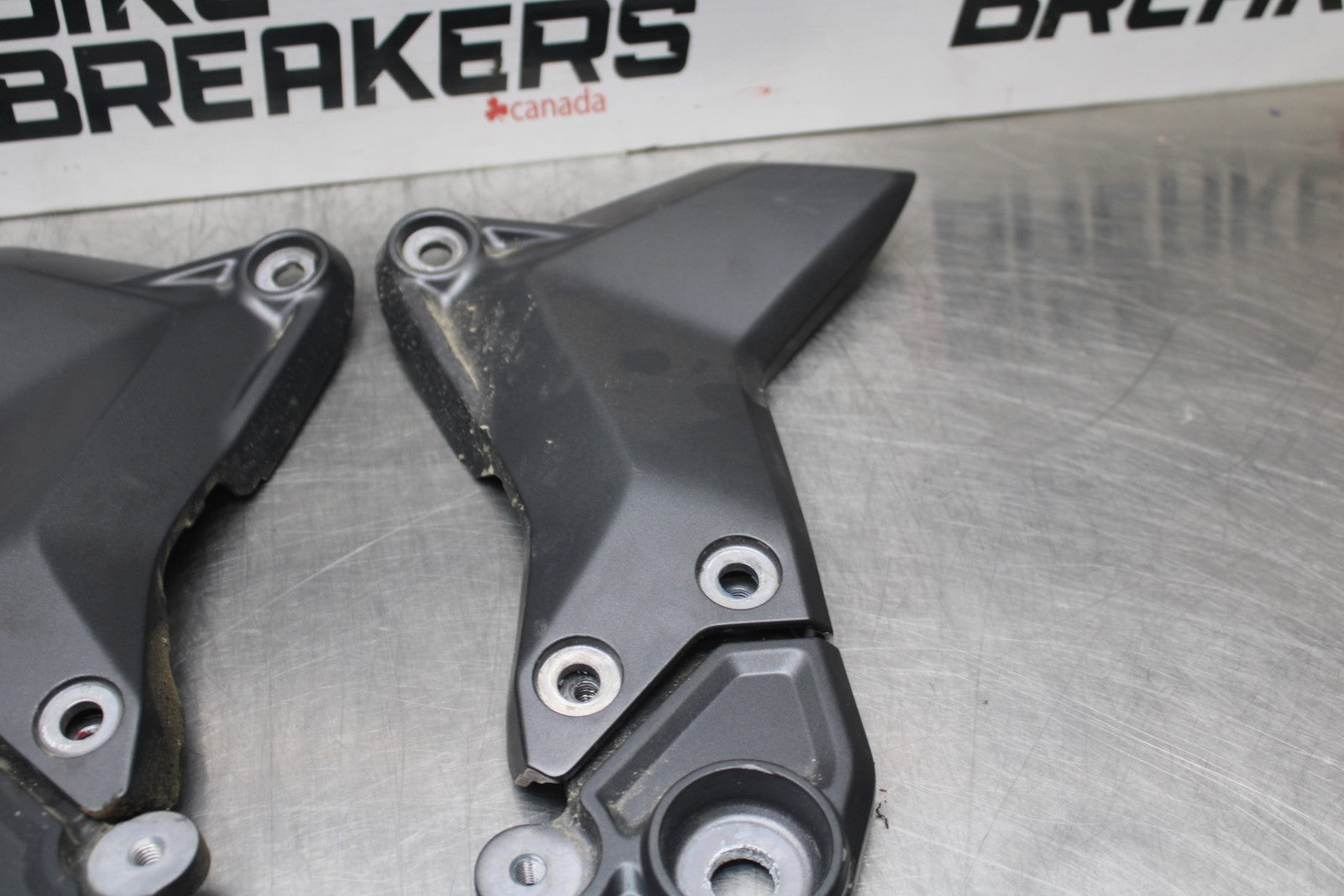 22-25 YAMAHA YZF R7 LEFT RIGHT REARSET REAR SET DRIVER PEG BRACKETS MOUNTS BB769