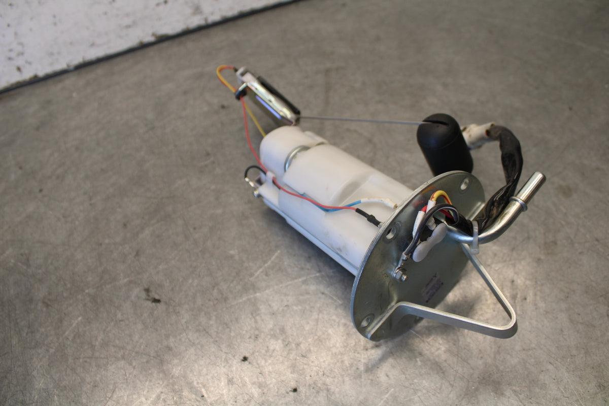 11-24 SUZUKI GSXR750 FUEL PUMP GAS PETROL SENDER UNIT  BB687