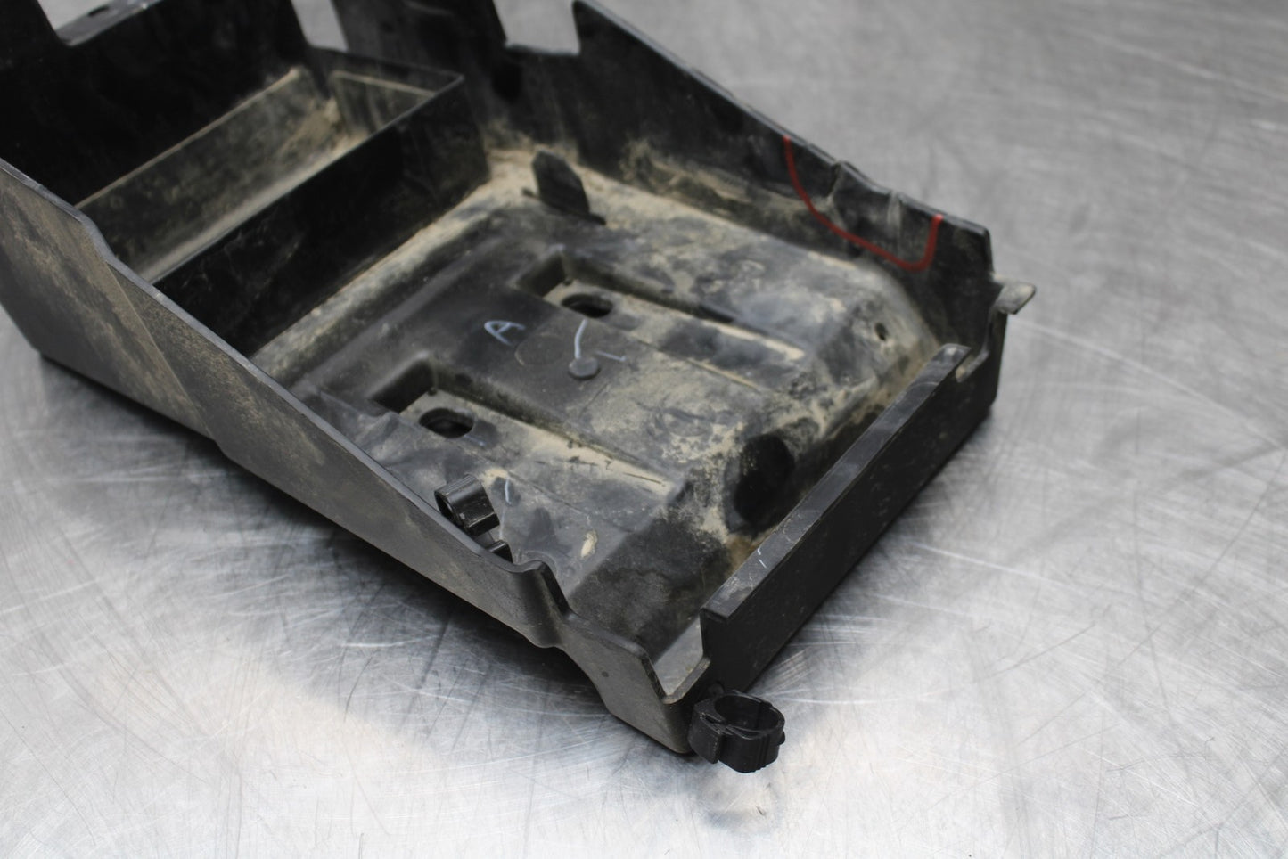 18-23 KAWASAKI NINJA 400 EX400 ABS REAR TAIL BATTERY TRAY PLASTIC BB177