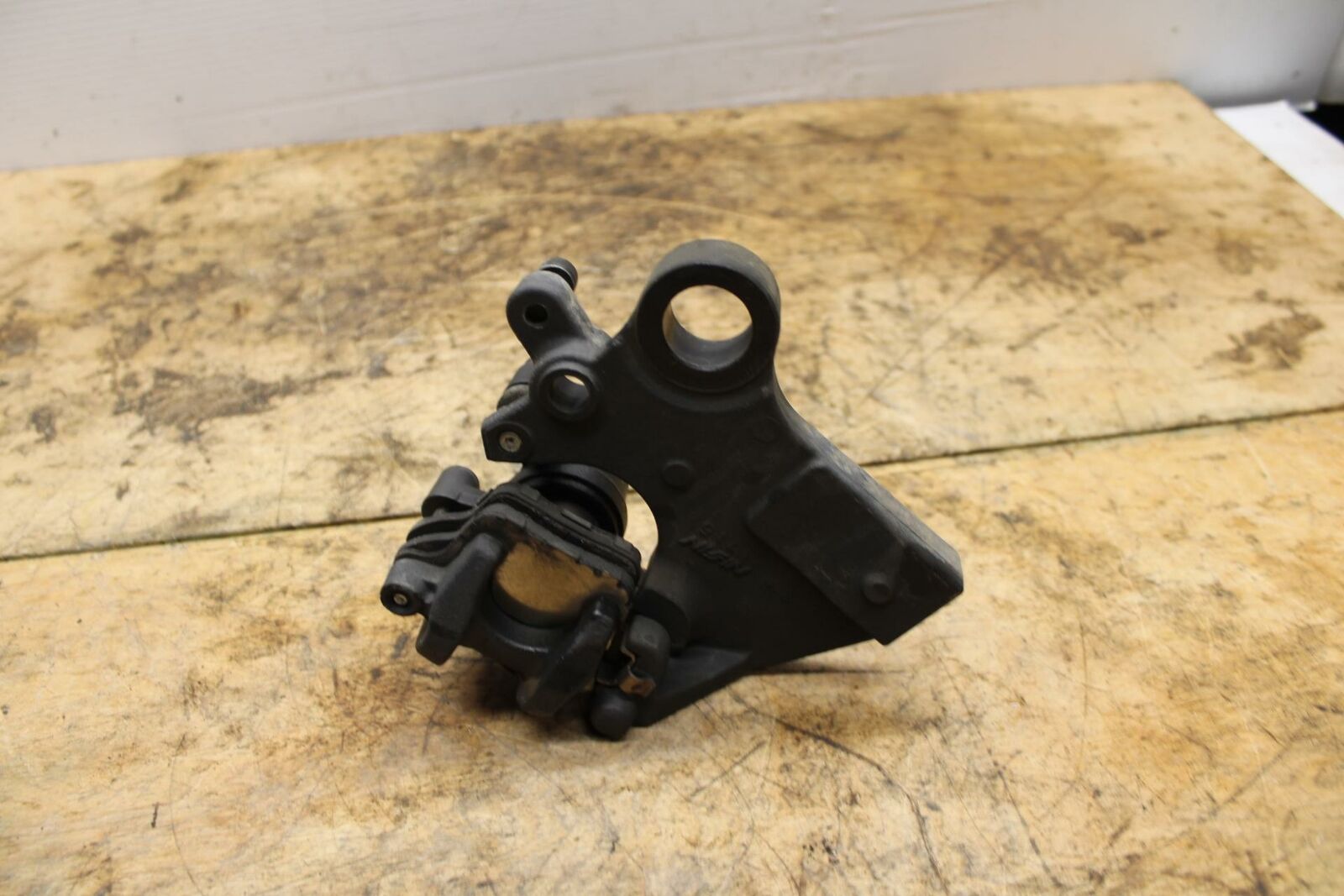 13-18 KAWASAKI NINJA ZX6R REAR BACK BRAKE CALIPER W MOUNT BRACKET BB349