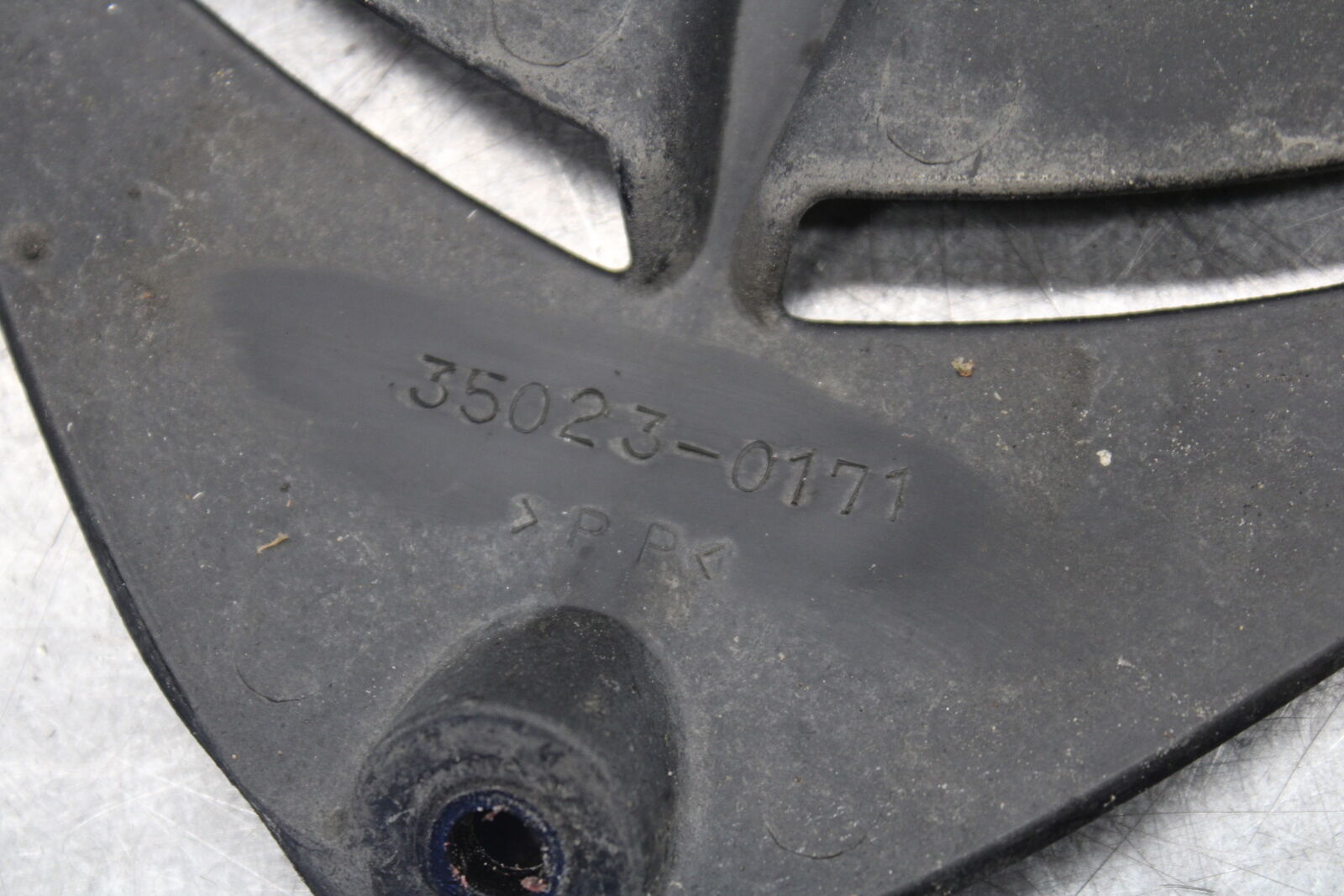 09-12 KAWASAKI NINJA ZX6R REAR BACK WHEEL TIRE HUGGER FENDER 35023-0171 BB698