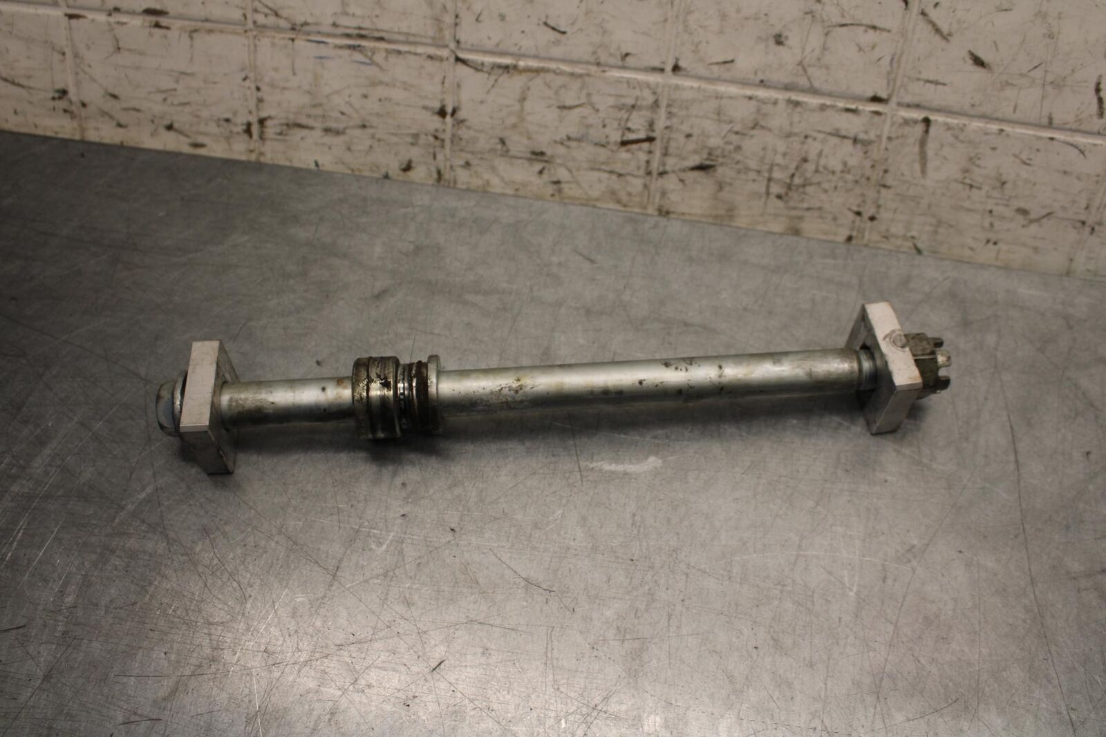 2014 Kawasaki Ninja 650 EX650E REAR AXLE BACK WHEEL RIM PIVOT BOLT AXEL BB569