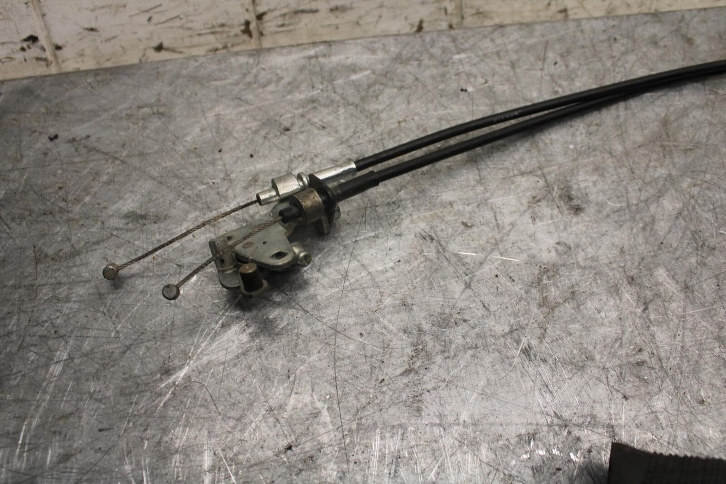 2009 Kawasaki Ninja ZX6R ZX600R THROTTLE CABLE LINE HOUSING GUIDE BB538