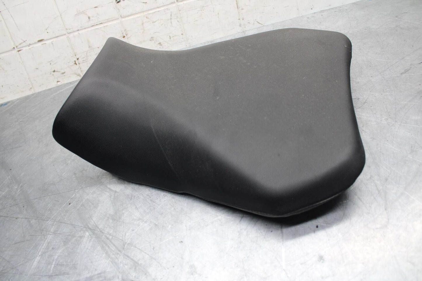 11-21 SUZUKI GSXR750 FRONT DRIVERS SEAT PAD SADDLE PILLION BB486