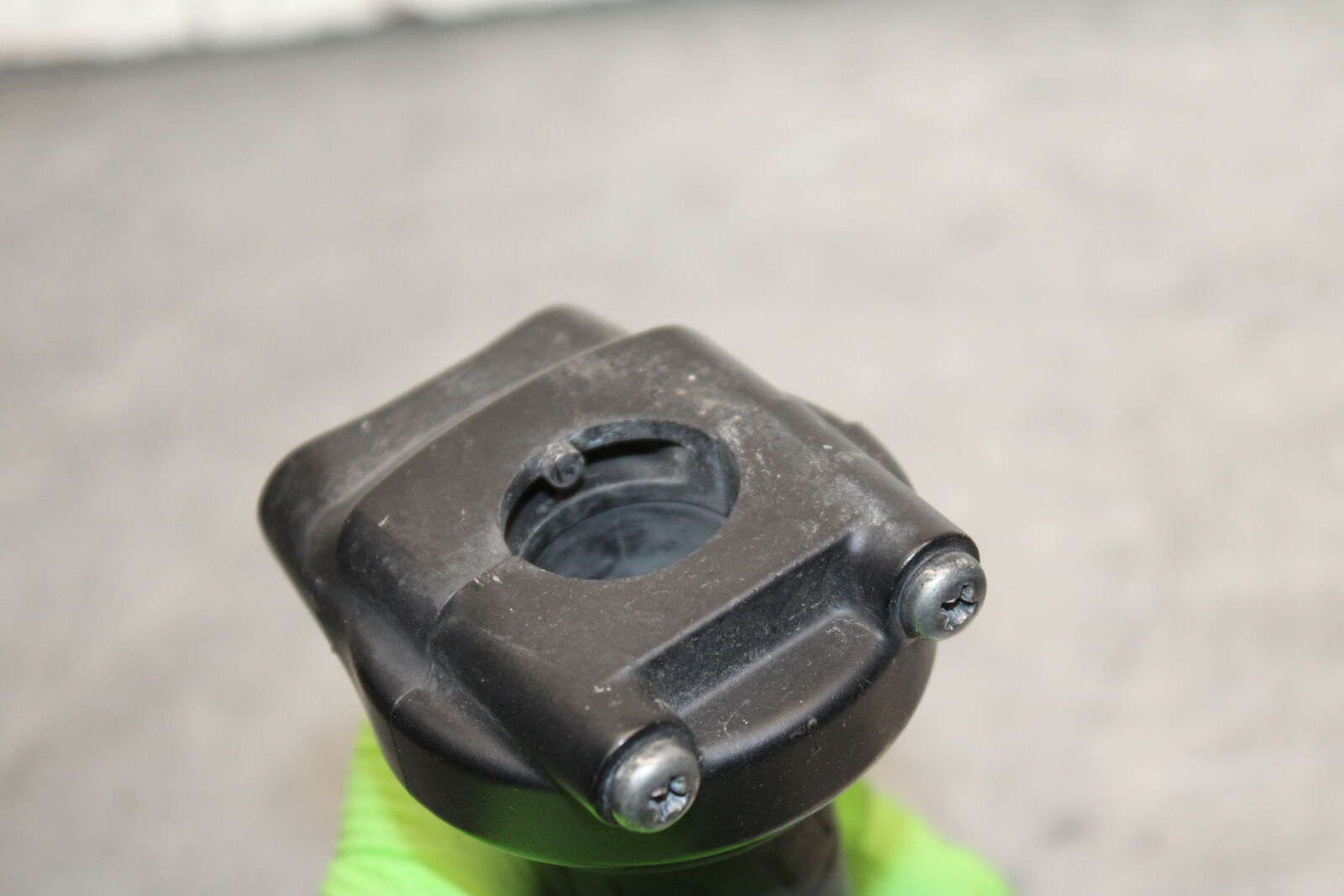 12-13 KAWASAKI Z1000 THROTTLE CABLE LINE HOUSING GUIDE BB743