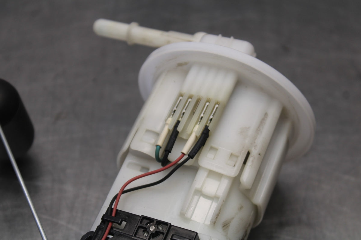 15-17 YAMAHA FJ09 FUEL PUMP GAS PETROL SENDER UNIT BB906