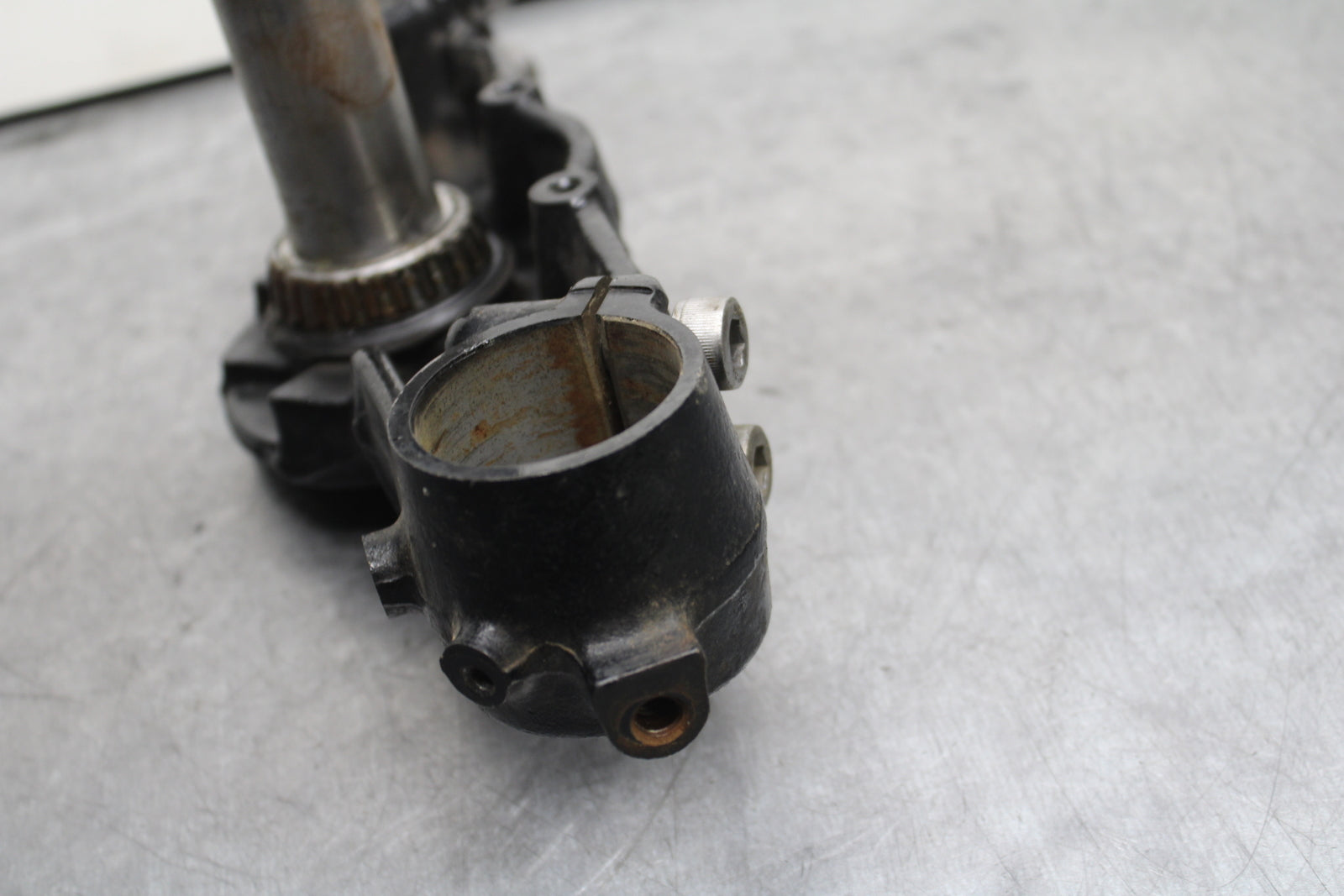 03-08 KAWASAKI VULCAN 1600 FRONT FORKS CLAMP LOWER TRIPLE TREE STEM BB123