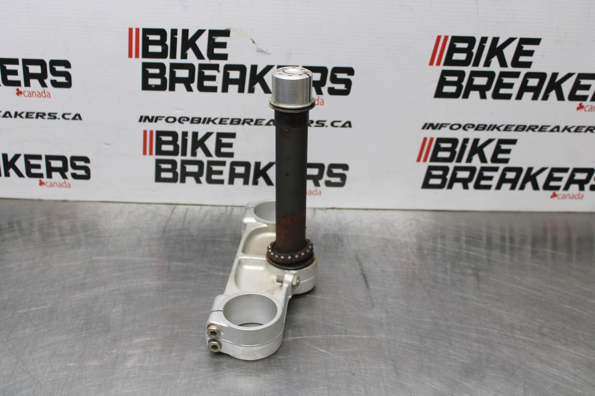 02 DUCATI MONSTER 620 FRONT FORKS CLAMP LOWER TRIPLE TREE STEM BB851