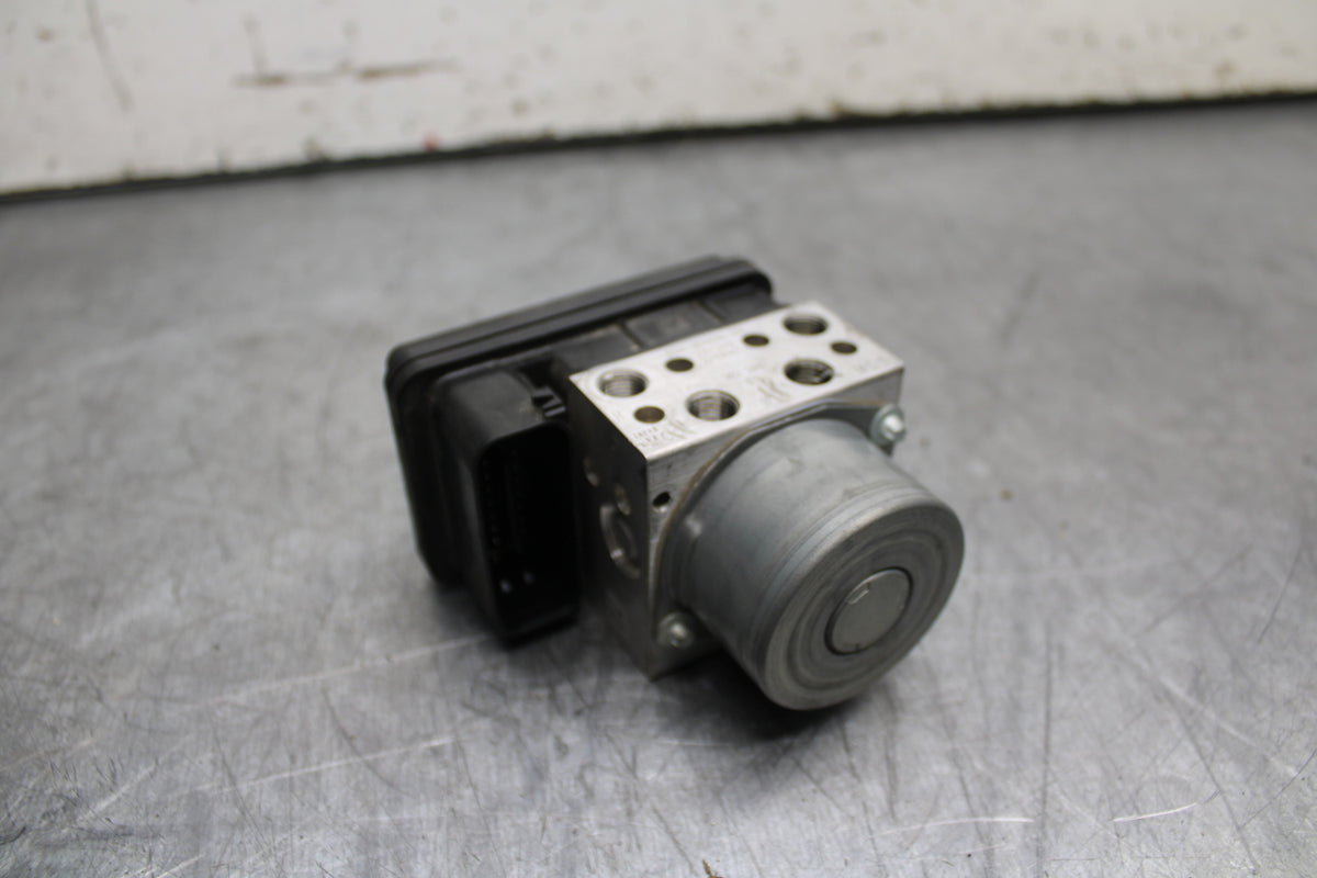 22-24 YAMAHA XSR900 ABS PUMP UNIT MODULE BB710