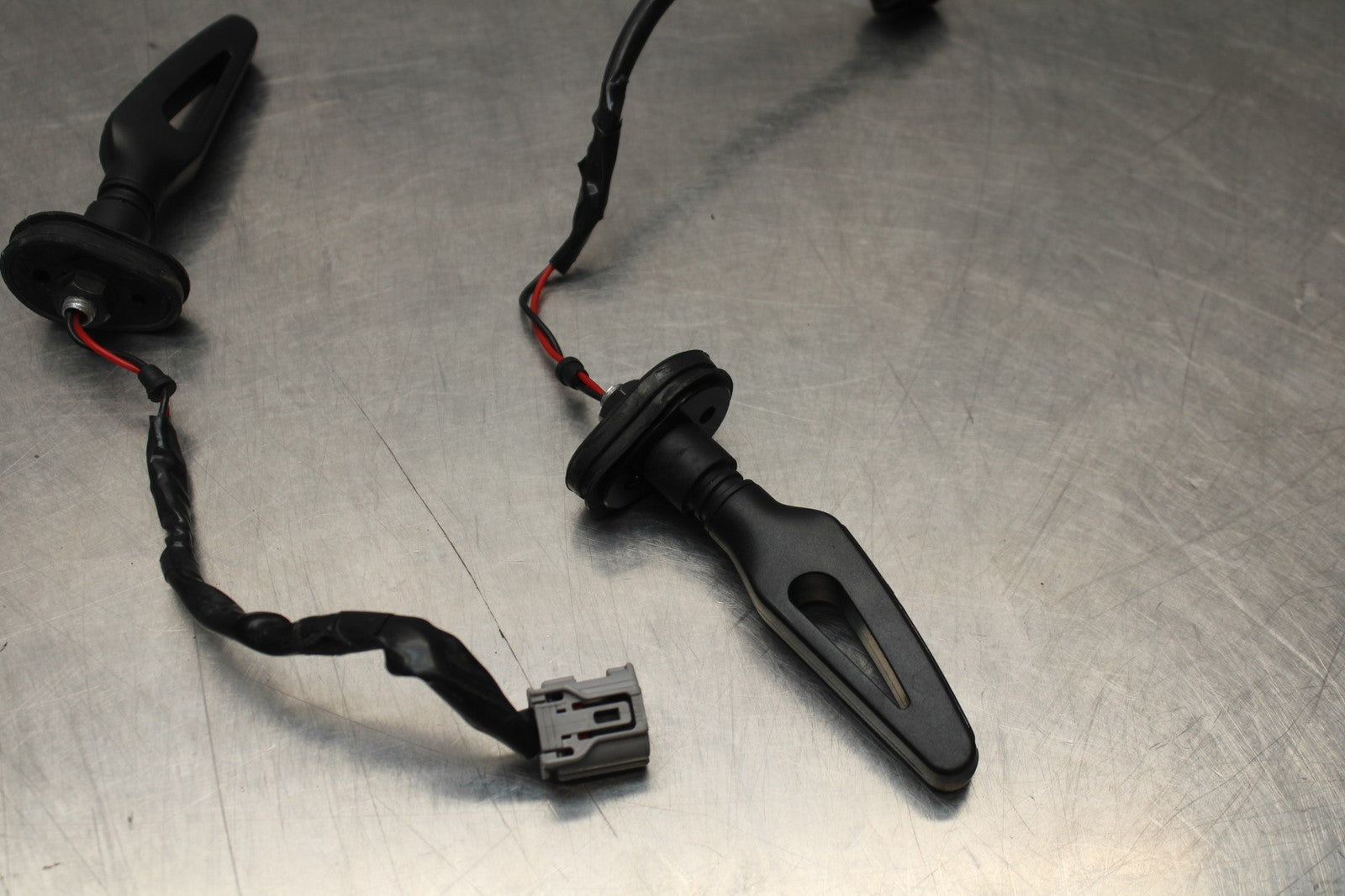 23-24 YAMAHA MT-07 FRONT LEFT RIGHT TURN SIGNALS LIGHT INDICATORS BB194