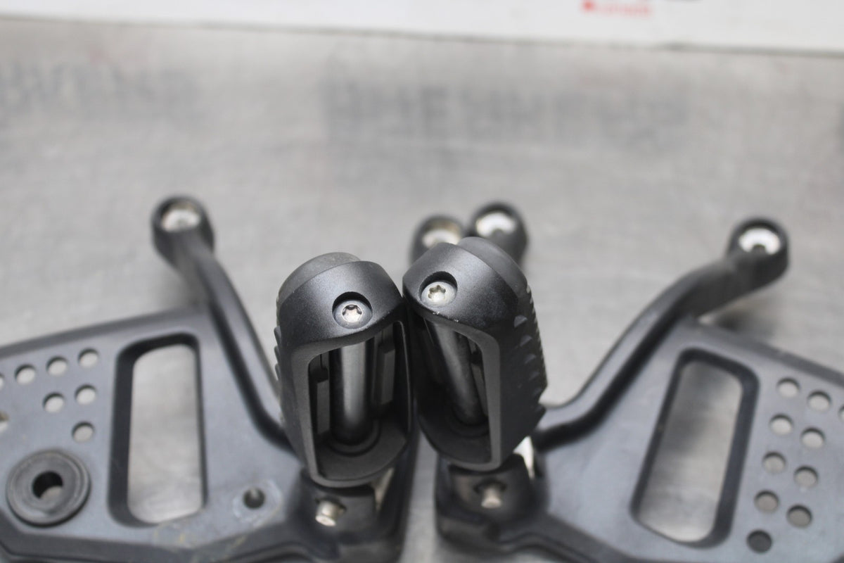 22 HARLEY-DAVIDSON PAN AMERICA 1250 REAR BACK PASSENGER PEG SET PAIR BB910
