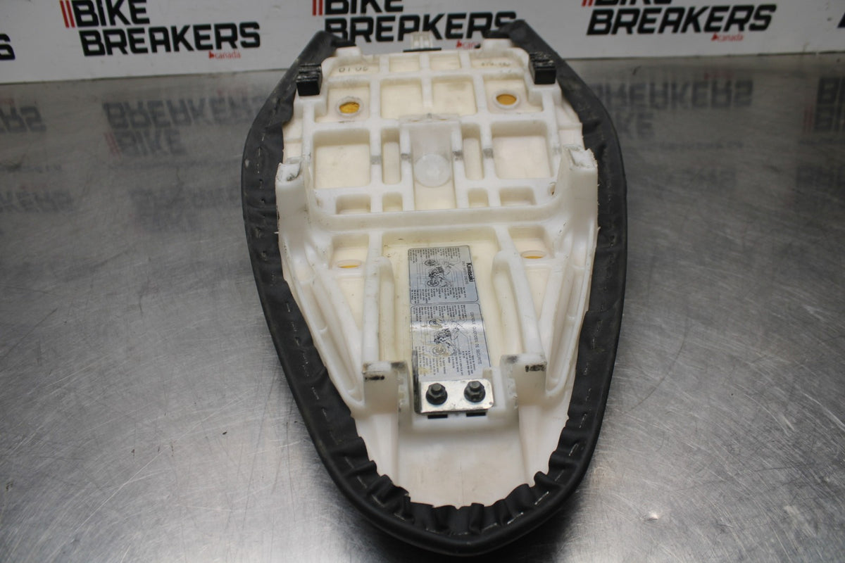 06 KAWASAKI Z750 FRONT REAR SEAT SADDLE BB837