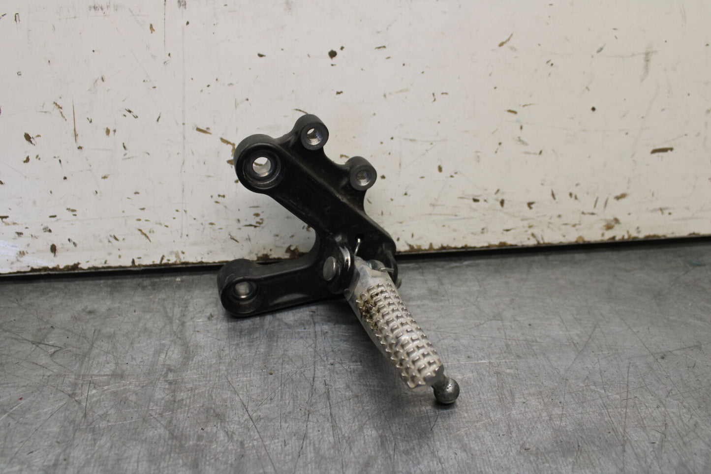 22-24 YAMAHA XSR900 LEFT REARSET REAR SET DRIVER FOOT PEG REST STOP BB710