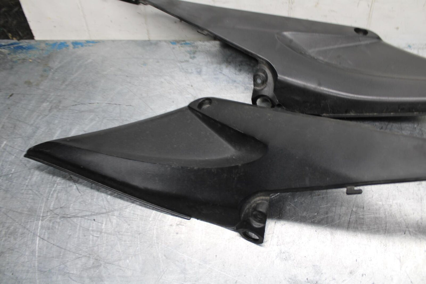 05-06 HONDA CBR600RR RIGHT LEFT GAS FUEL TANK PANELS COVERS TRIM  BB444