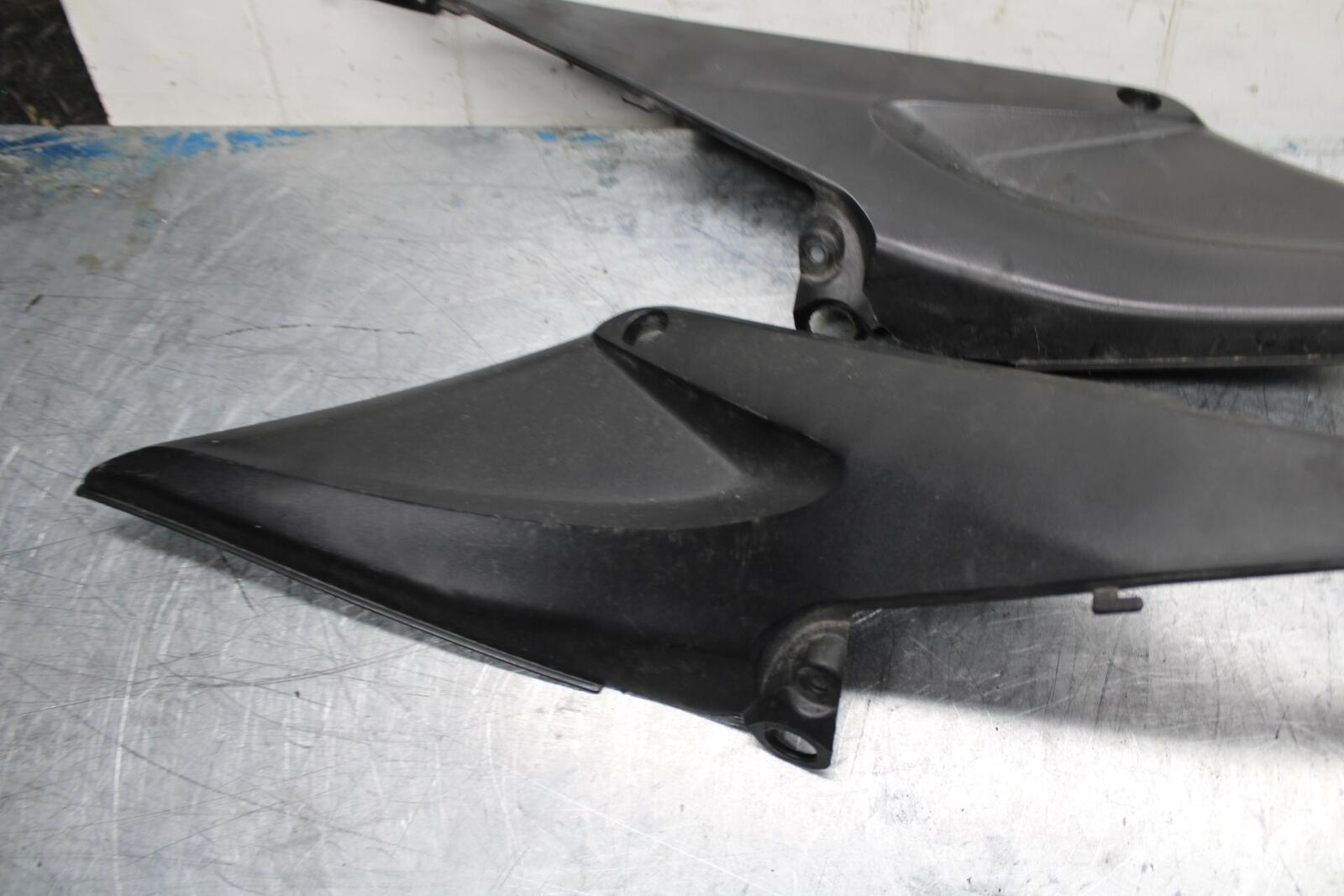 05-06 HONDA CBR600RR RIGHT LEFT GAS FUEL TANK PANELS COVERS TRIM  BB444