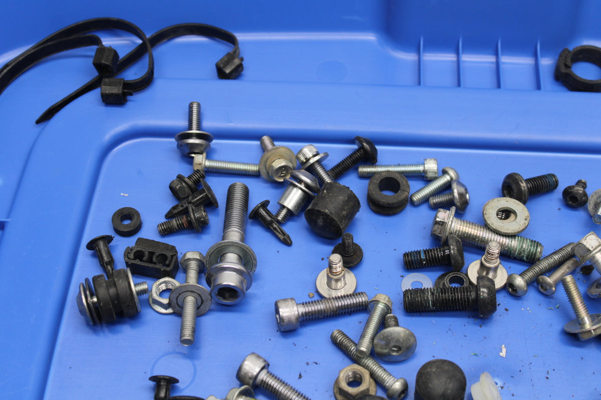 14-17 YAMAHA FZ09 MOUNTING BOLTS HARDWARE MOTOR SCREWS BB111