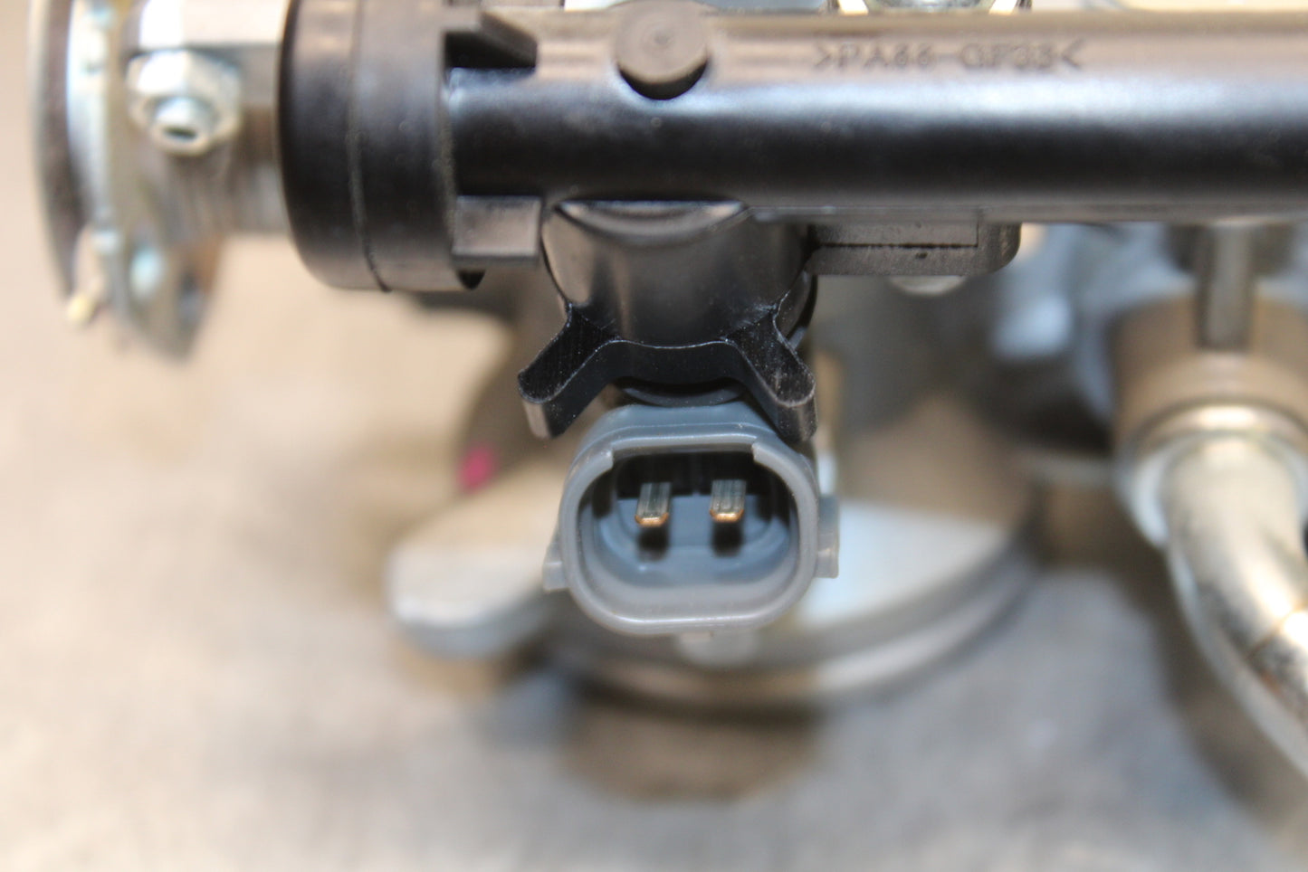 24 KAWASAKI NINJA 500 ABS MAIN FUEL INJECTORS / THROTTLE BODIES BB730