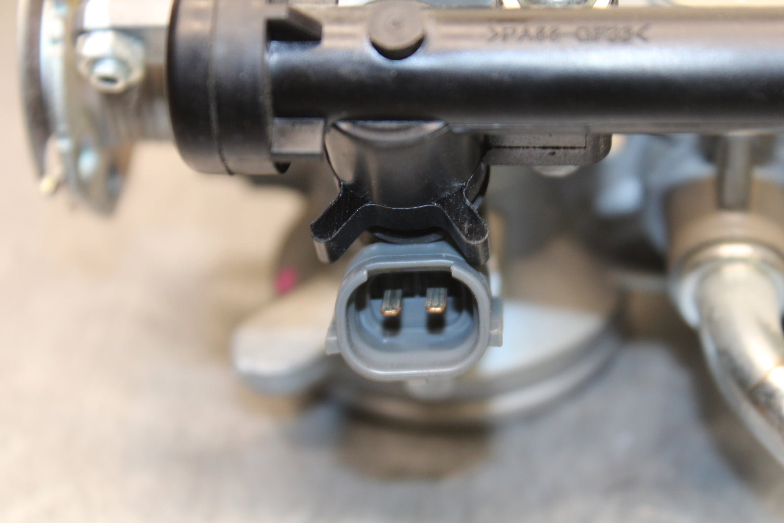 24 KAWASAKI NINJA 500 ABS MAIN FUEL INJECTORS / THROTTLE BODIES BB730