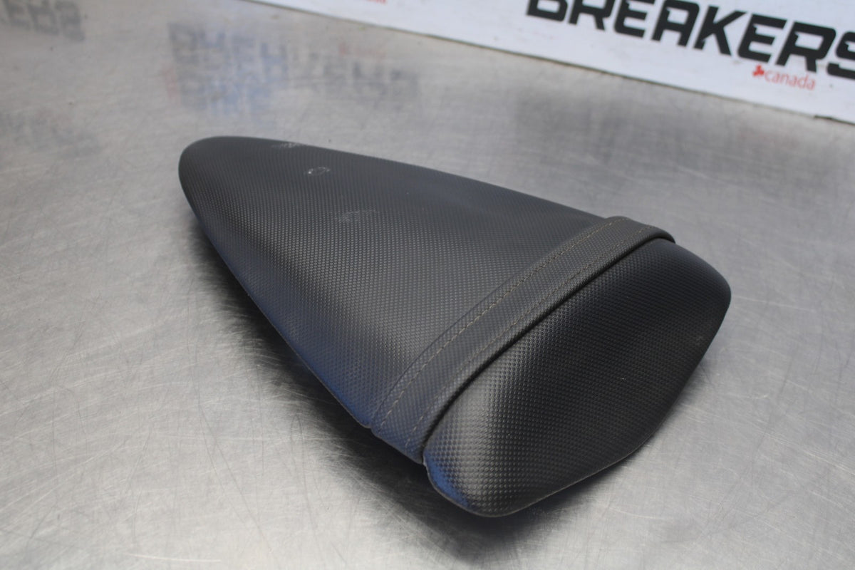07-08 KAWASAKI NINJA ZX6R REAR PASSENGER TANDEM SEAT PAD SADDLE PILLION BB937