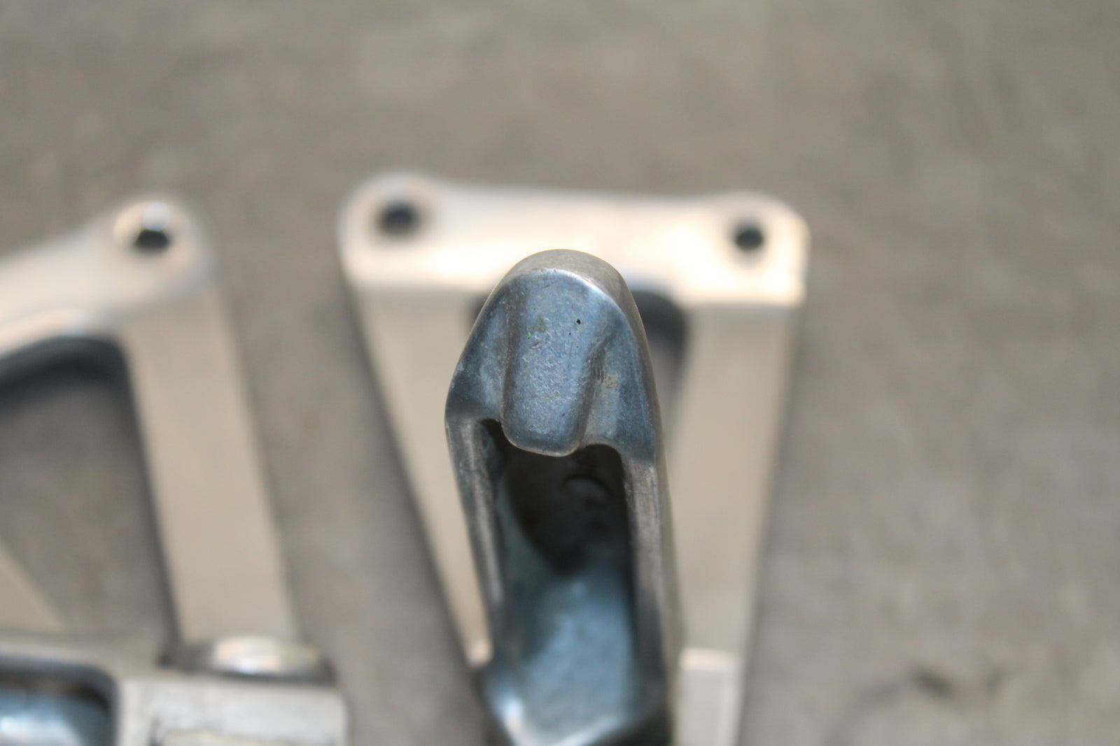 93-94 KAWASAKI NINJA ZX7R REAR BACK PASSENGER PEG SET PAIR BB122