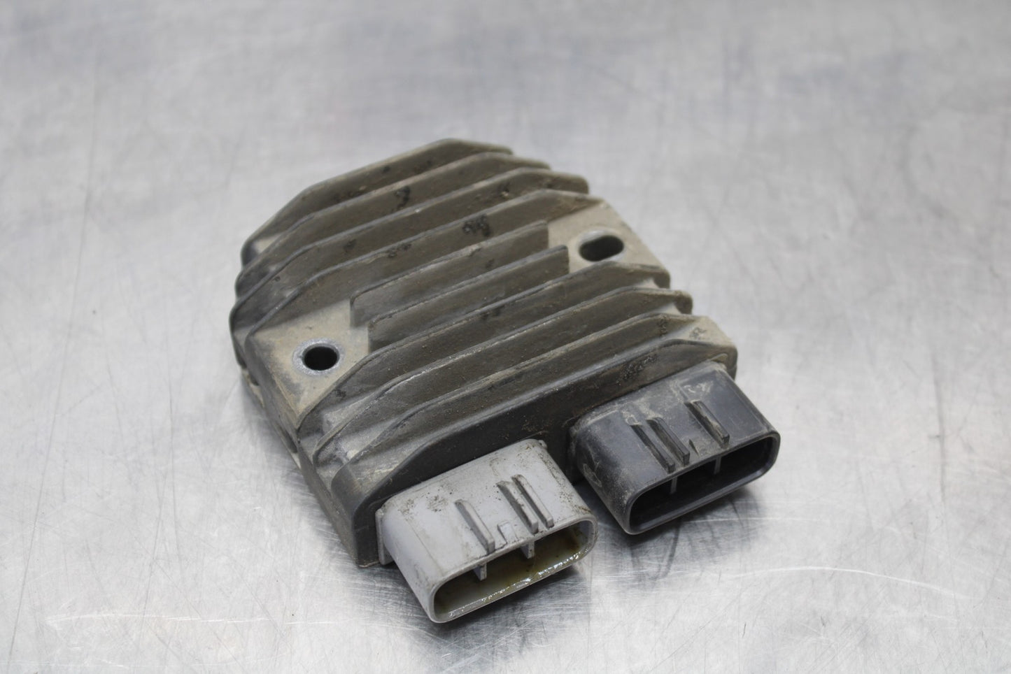 05 TRIUMPH ROCKET III RECTIFIER VOLTAGE REGULATOR BB186