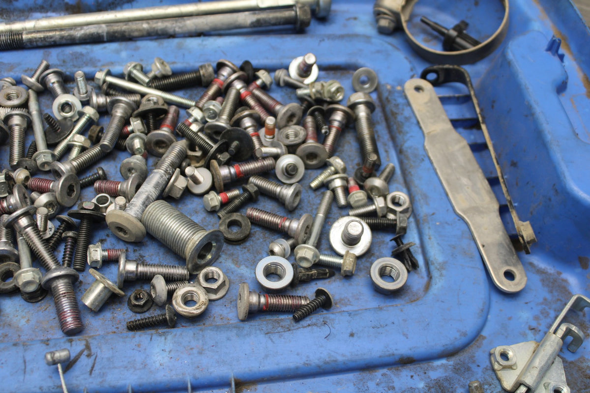 24 KAWASAKI NINJA ZX6R ZX636 ABS 40TH ANNIVERSARY MOUNTING BOLTS SCREWS BB911