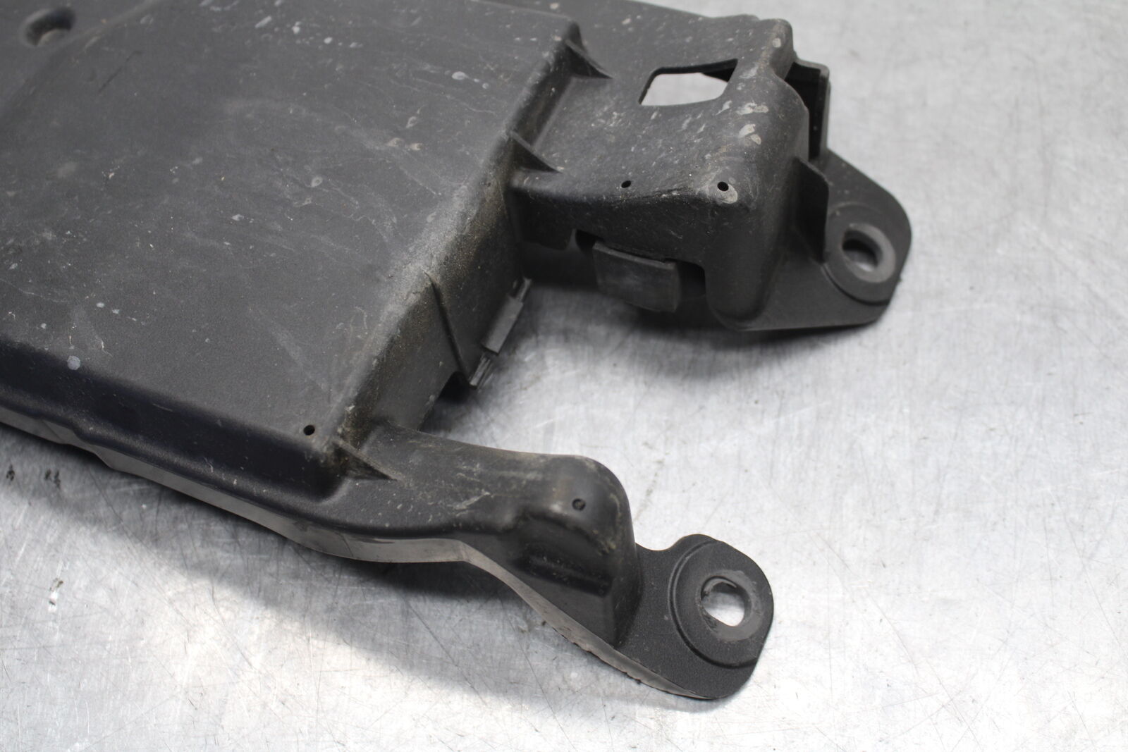 09-12 KAWASAKI NINJA ZX6R REAR BACK TAIL UNDERTAIL BATTERY TRAY PLASTIC BB698