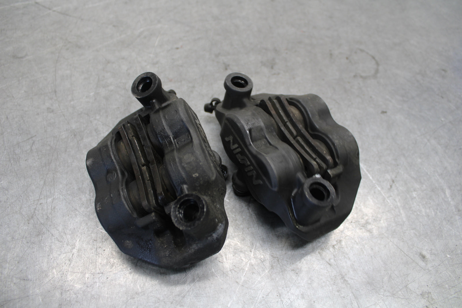 13-18 KAWASAKI NINJA ZX6R RIGHT LEFT FRONT BRAKE CALIPER SET PAIR CALIPERS BB682